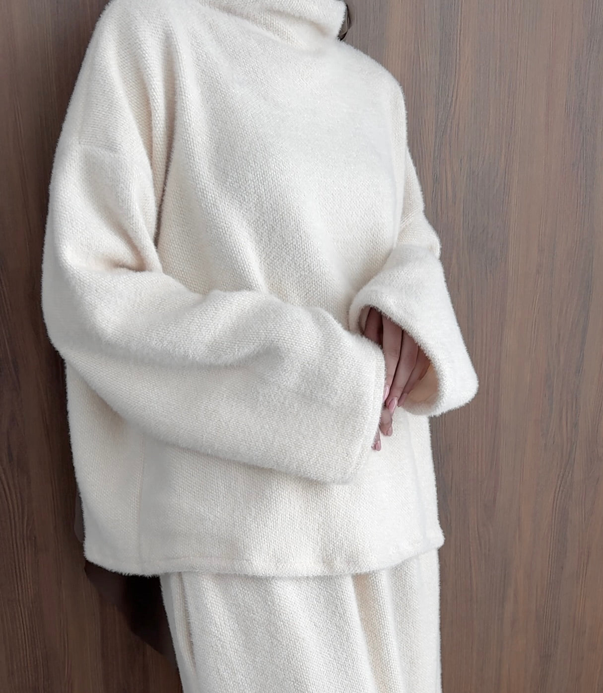 Pull winter off white