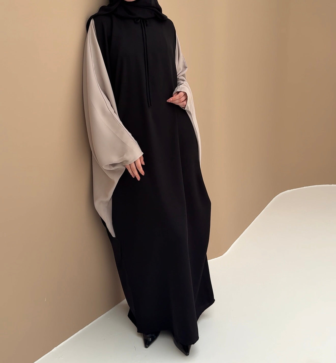 Abaya minimal noir/clay