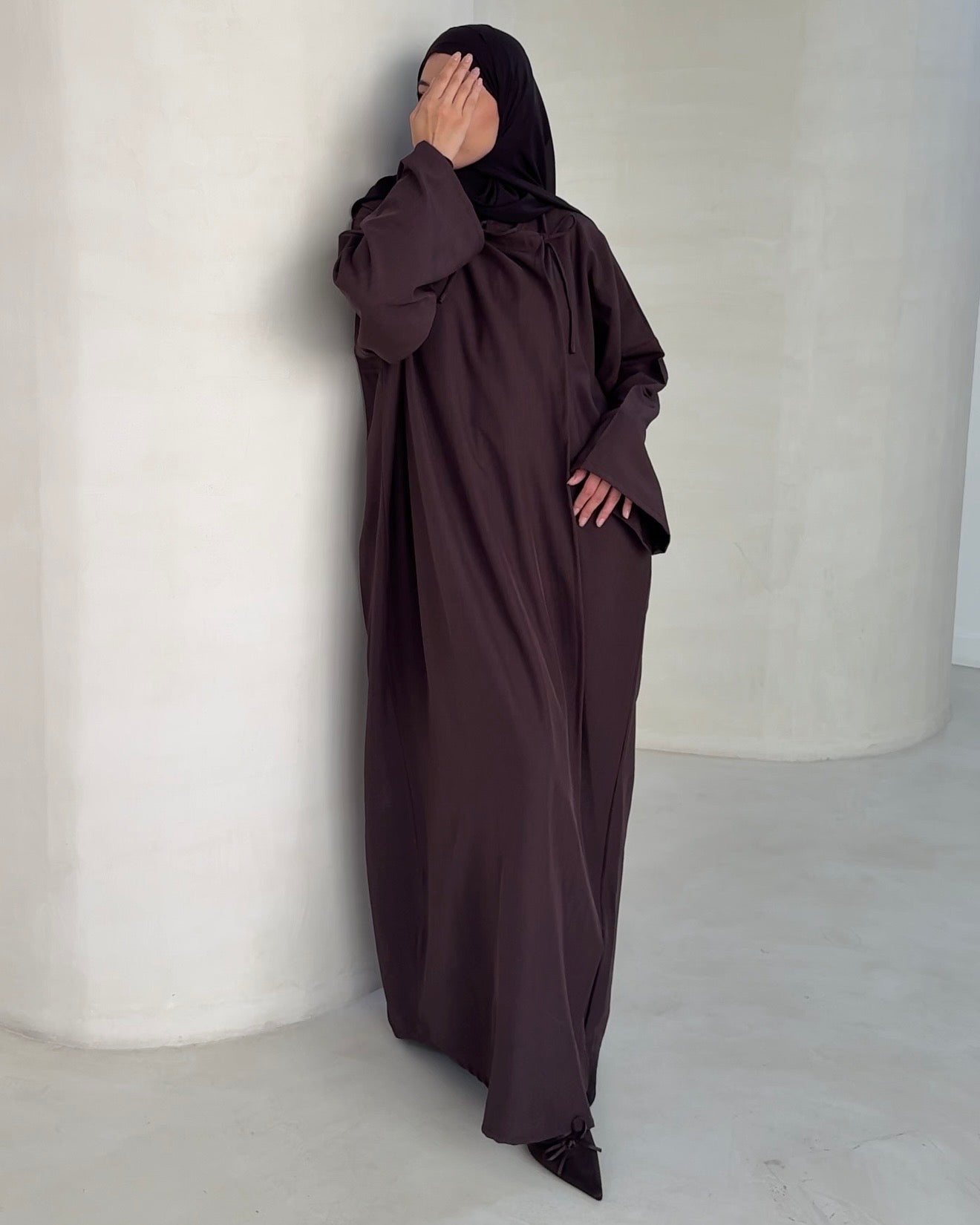 Abaya Nao plum - vue 3 - Mayrah