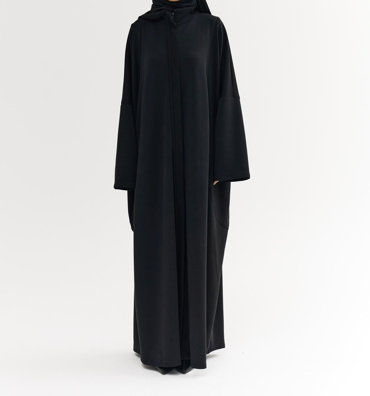 Abaya Sweat noire MAYRAH - abaya scuba cocooning coupe minimaliste, mode pudique premium