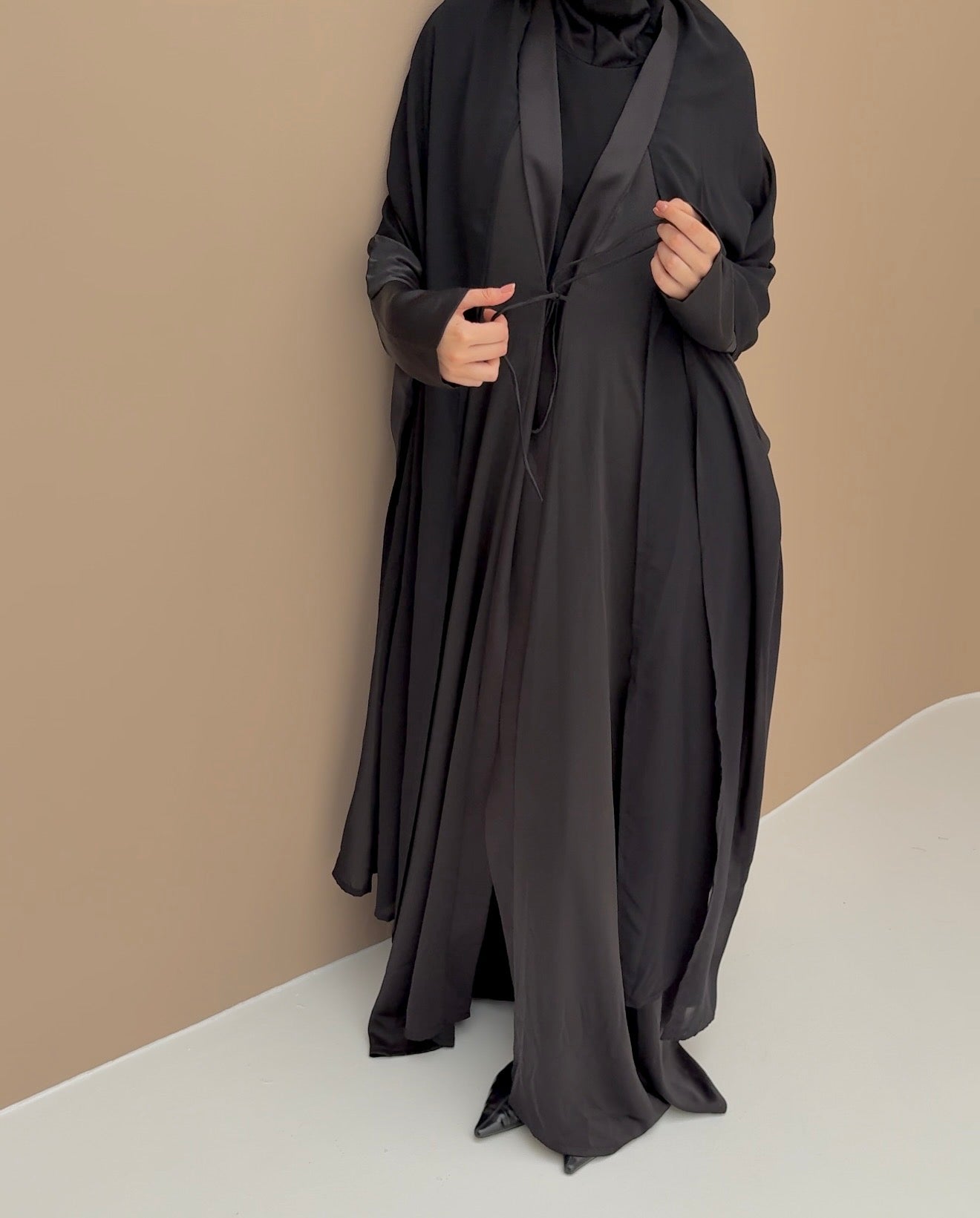 Abaya glow hijab intégré noir