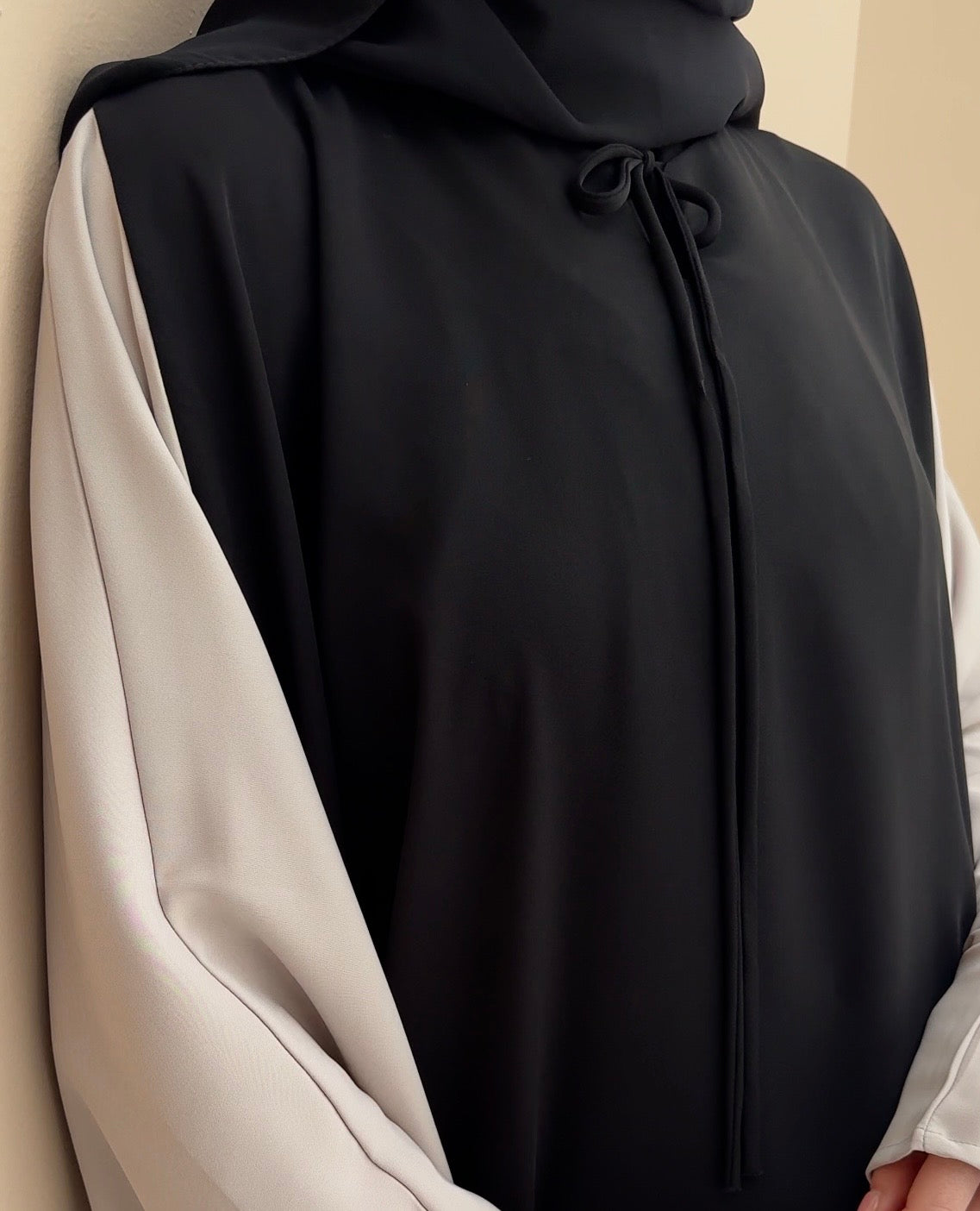 Abaya minimal noir/clay
