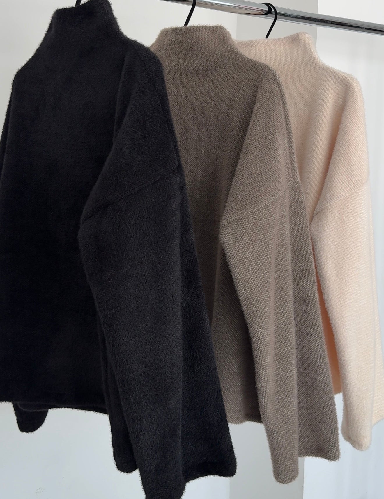 Pull winter off white