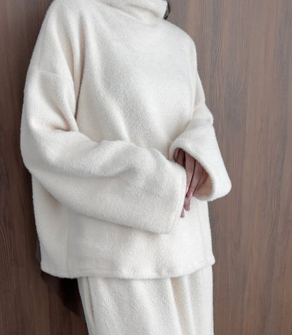 Pull winter off white