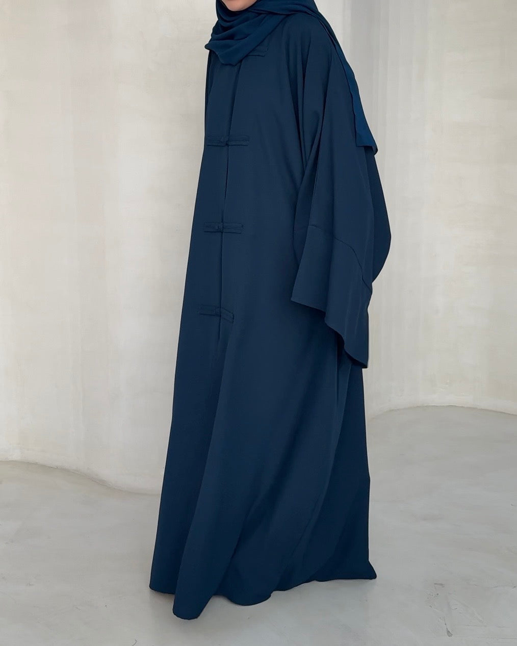 Abaya Nami dark emerald - vue 3 - Mayrah