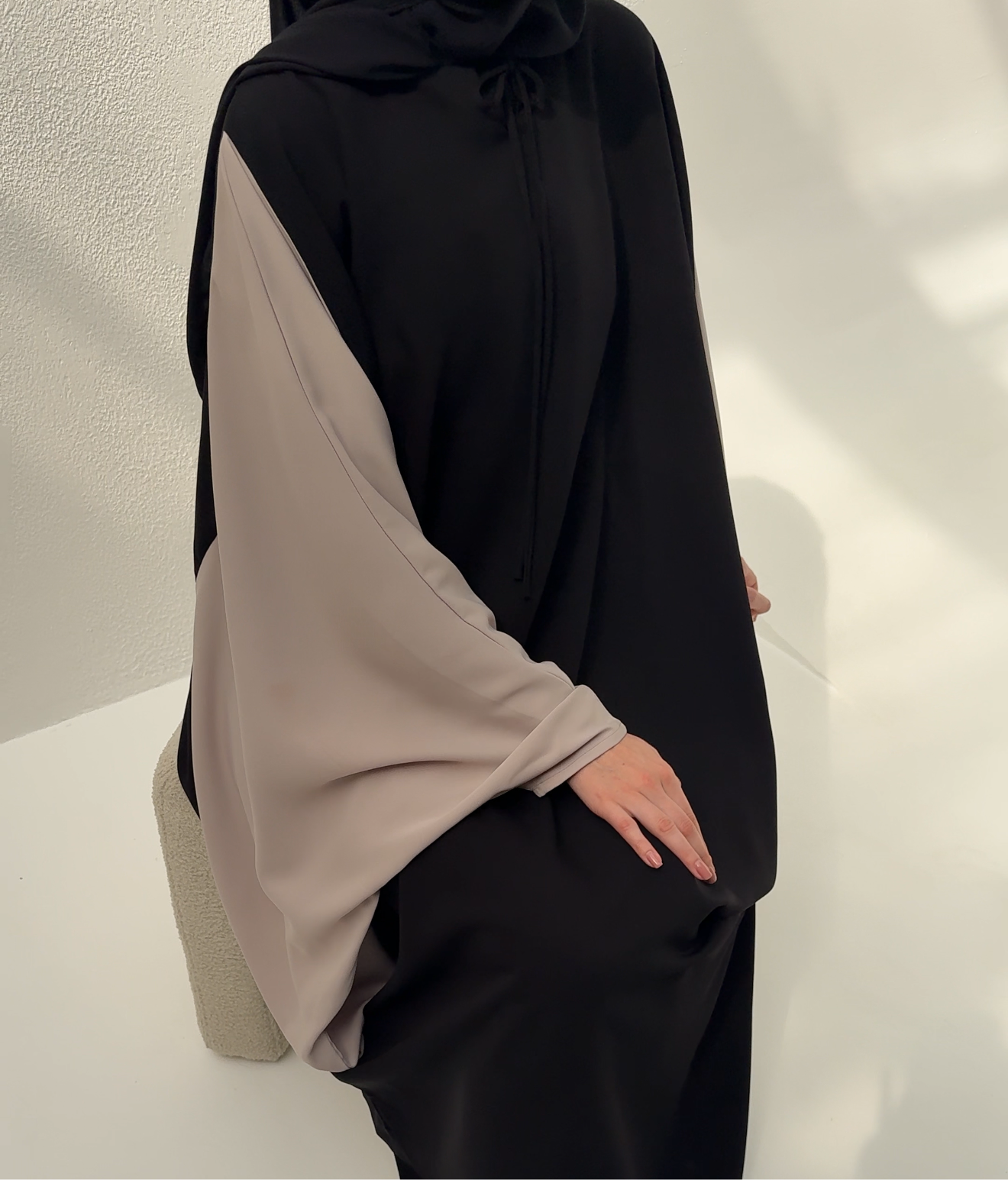 Abaya minimal noir/clay