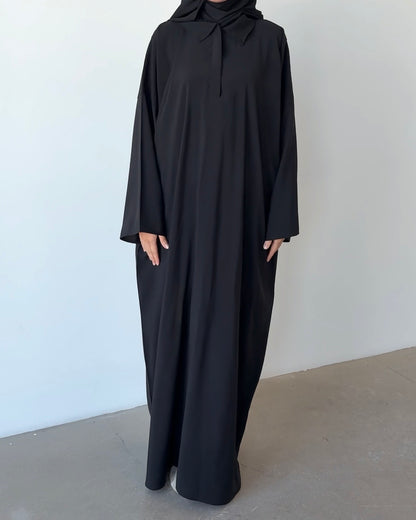 Robe à col noir