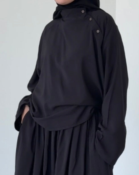 Top à bouton asymétrique noir