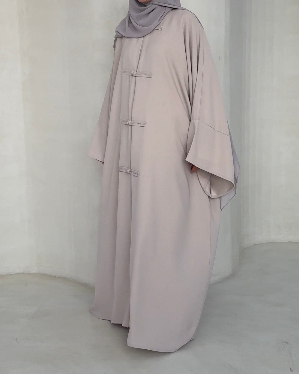 Abaya Nami cream - vue 3 - Mayrah