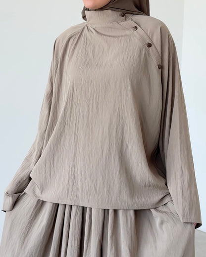 Top à bouton asymétrique sauge