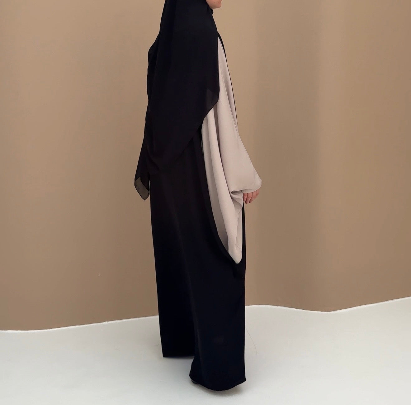 Abaya minimal noir/clay