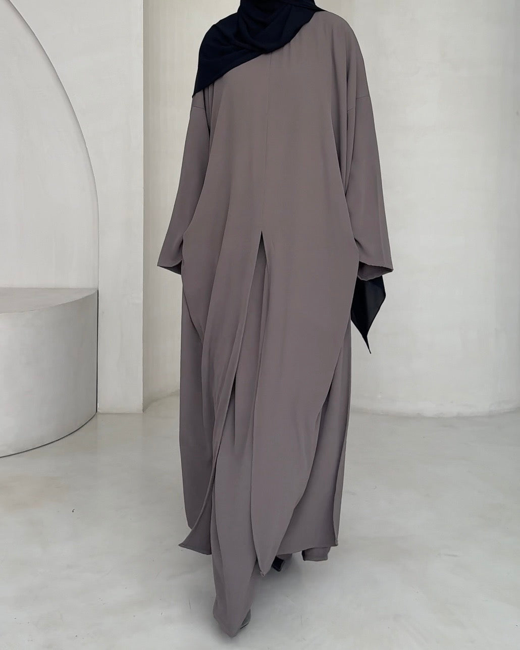Tunique Mei taupe MAYRAH - tunique fluide avec fentes latérales et centrale, mode pudique premium
