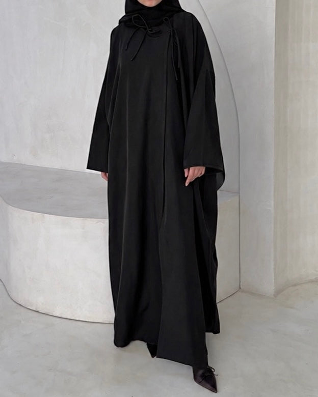 Abaya Nao noir MAYRAH - abaya lin mélangé coupe asymétrique nœuds au col, mode pudique premium